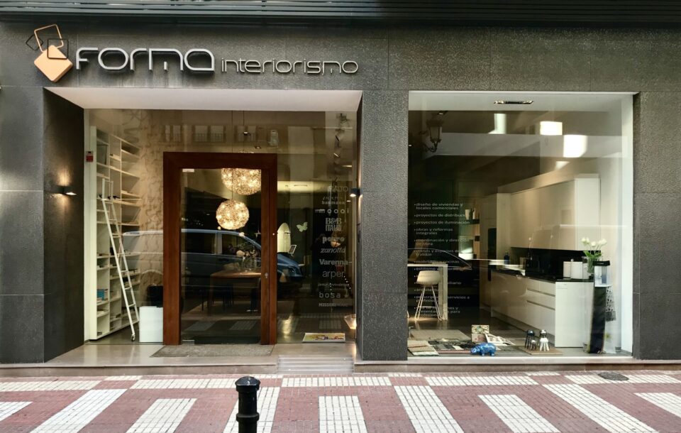 Forma-Interiorismo. Fachada tienda.