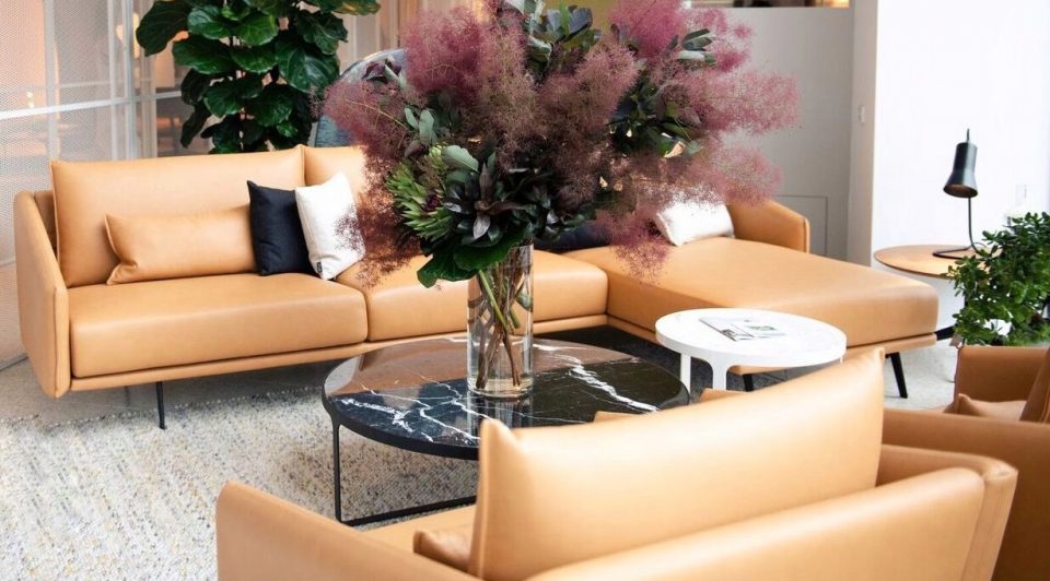 Costura en piel Elmo. Forma Interiorismo